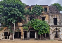 16: Colonial building in Grand Bassam